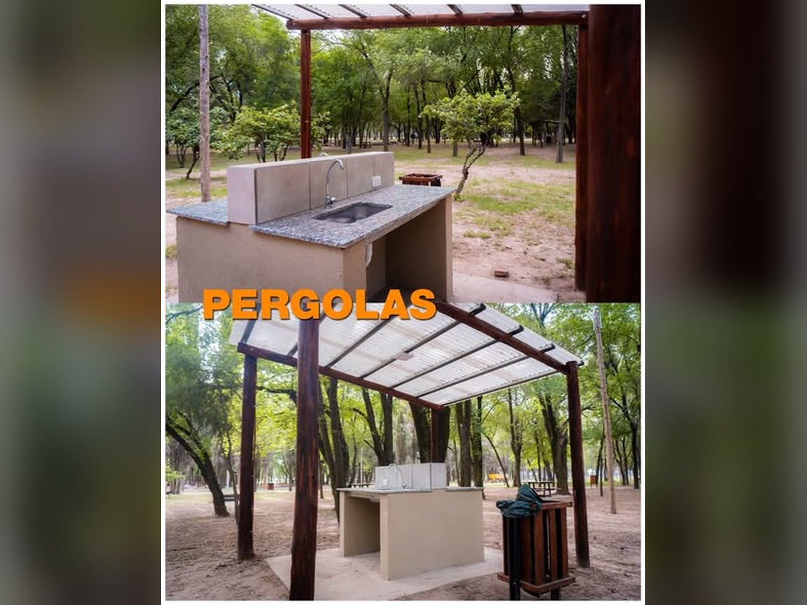 Pérgolas: pérgolas con mesada y pileta entre los árboles del predio