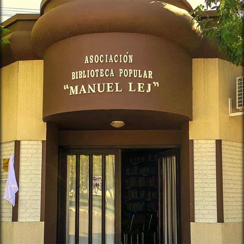 Frente de la Asociación Biblioteca Popular Manuel Lej