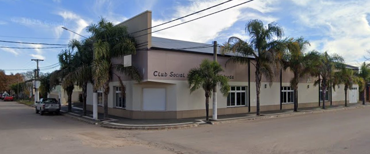Frente del Club Social y Deportivo Winifreda