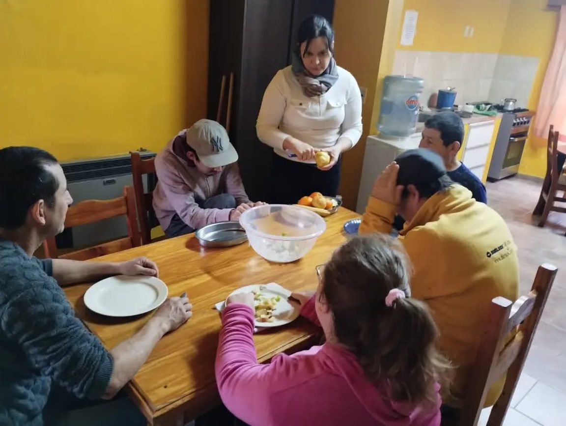 Participantes del Programa Eliminando Barreras en el taller de cocina y comida saludable